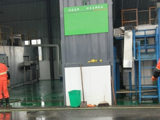 垃圾破碎，脫水，降解現(xiàn)場(chǎng)