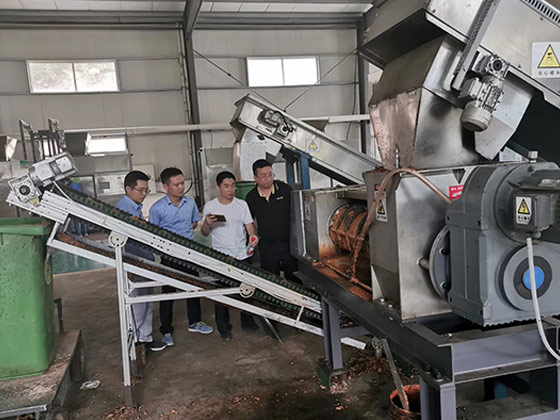 餐廚垃圾螺旋壓榨機(jī)脫水現(xiàn)場