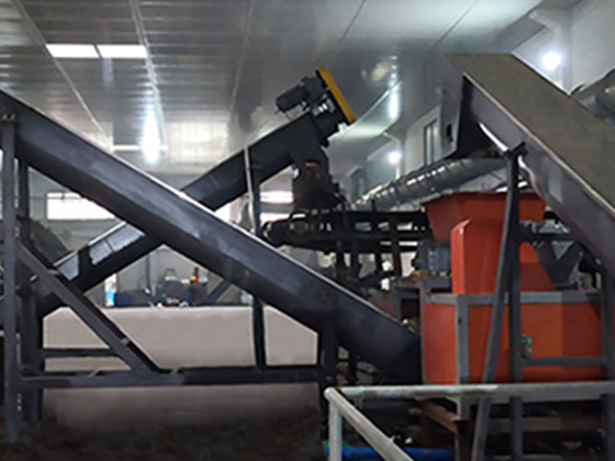 廣州大型餐廚垃圾處理設(shè)備現(xiàn)場